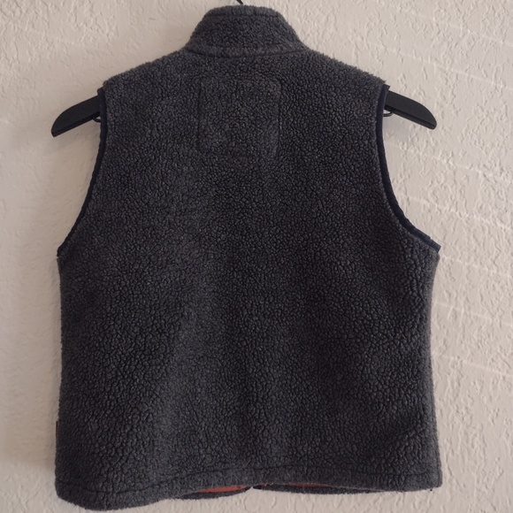 Abercrombie and Fitch Sherpa Vest - Picture 4 of 10